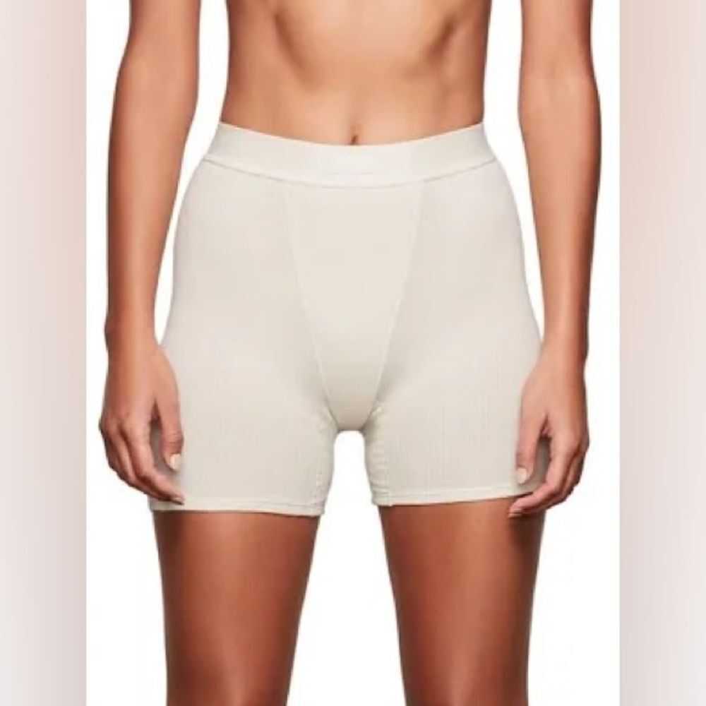 SKIMS Stretch Cotton Rib Boxers‎ size XS color bone NWT in packaging